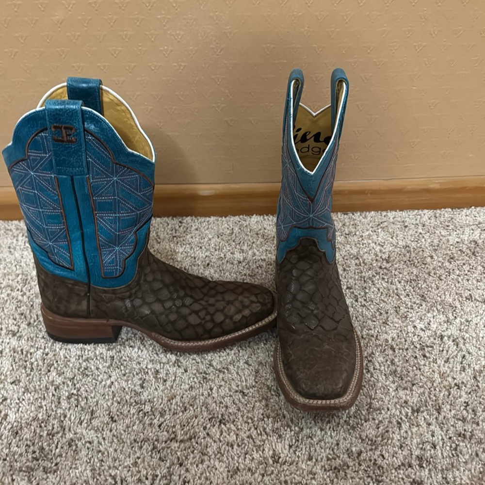 Cinch Edge boots size 6 1/2 B
